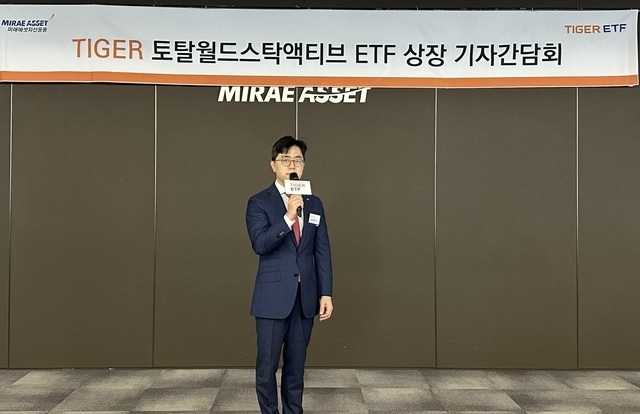 김남기 미래에셋자산운용 ETF운용부문 대표가 23일 미래에셋센터원에서 열린 'TIGER ETF 기자간담회'에서 환영사를 하고 있다. 사진|미래에셋자산운용.