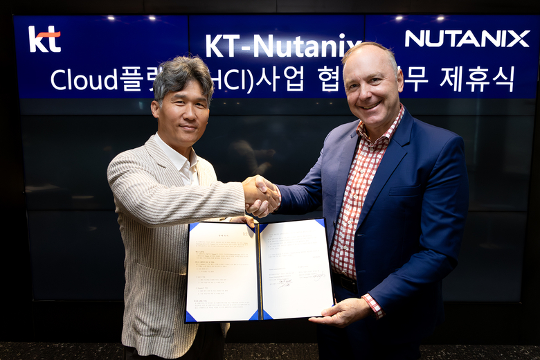 명제훈 KT Enterprise부문 서비스Product본부장 상무(왼쪽)와 제이 투세스 뉴타닉스 APJ(아시아태평양) 총괄 부사장. 사진ㅣKT
