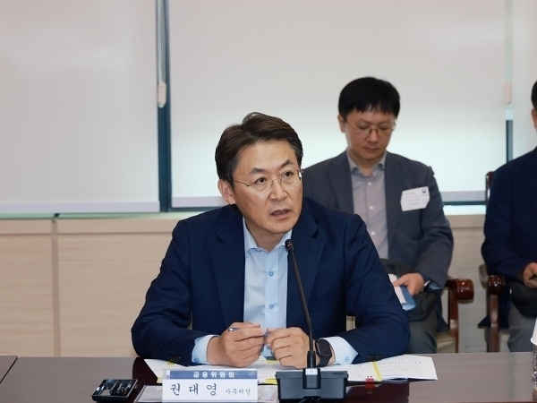 권대영 금융위원회 사무처장이 지난 3일 광화문 정부서울청사에서 열린 가계부채 점검회의를 주재하고 있다. 사진ㅣ금융위원회