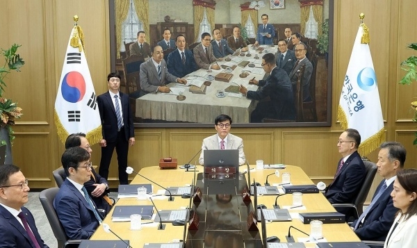 이창용 한국은행 총재가 10일 금융통화위원회를 주재하고 있다. 사진ㅣ연합뉴스