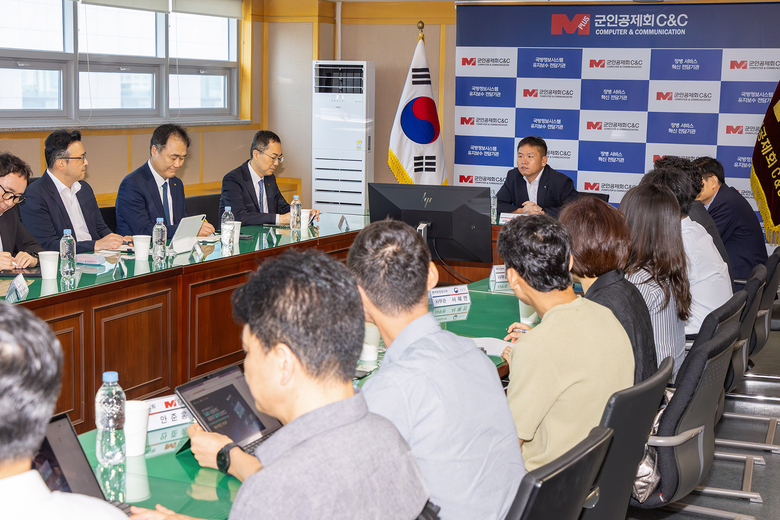 KT와 군인공제회C&C 주요 관계자가 참석해 사업 착수보고회를 진행하는 모습. 사진ㅣKT