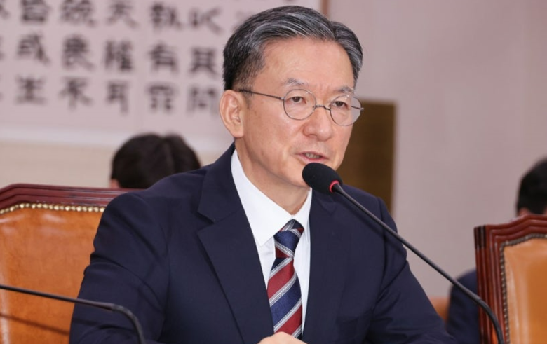 정성호 법무부 장관 후보자가 16일 서울 여의도 국회 법제사법위원회에서 열린 인사청문회에서 의원 질의에 답변하고 있다. 사진|연합뉴스