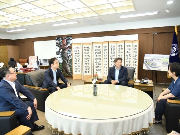 참석자들이 논의를 하고 있다. 사진ㅣ국립한국해양대학교 