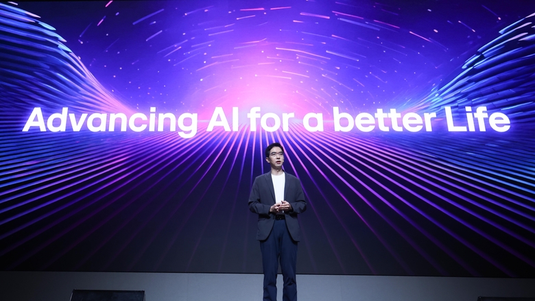 22일 LG AI 토크 콘서트 2025에서 발표하고 있는 이홍락 LG AI연구원 공동 연구원장. 사진ㅣLG전자