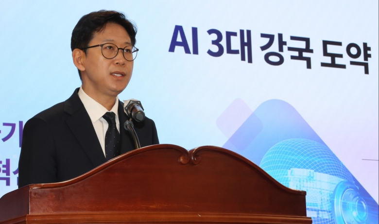 지난달 17일 정부세종청사 과기정통부 대강당에서 열린 취임식에서 취임사를 하고 있는 배경훈 과학기술정보통신부 장관. 사진ㅣ연합뉴스