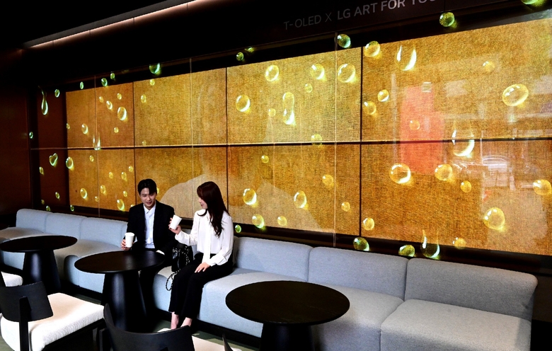 LG전자 플래그십 D5 1층의 OLED 미디어 아트. 사진ㅣLG전자