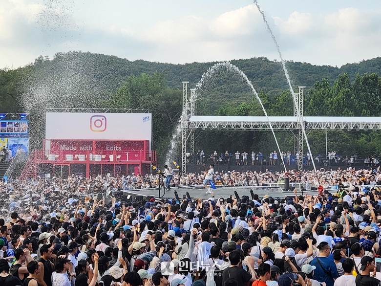 23일 과천 서울랜드 내 야외 무대에서 펼쳐진 2025 카스쿨 페스티벌 현장. 사진ㅣ인더뉴스