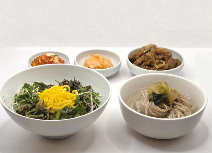 선마을의 산나물 비빔밥과 봉피양의 평향냉면 사진|선마을
