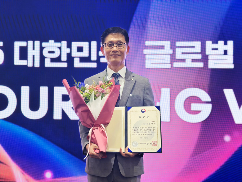 중소벤처기업부 장관 표창을 수상한 한상욱 쇼핑엔티 대표이사. 사진ㅣ쇼핑엔티