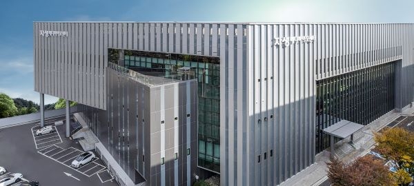 2025년 한국리모델링건축대전 준공부문 대상을 수상한 ‘자생 메디바이오센터’ 전경. 이미지ㅣ한화건설