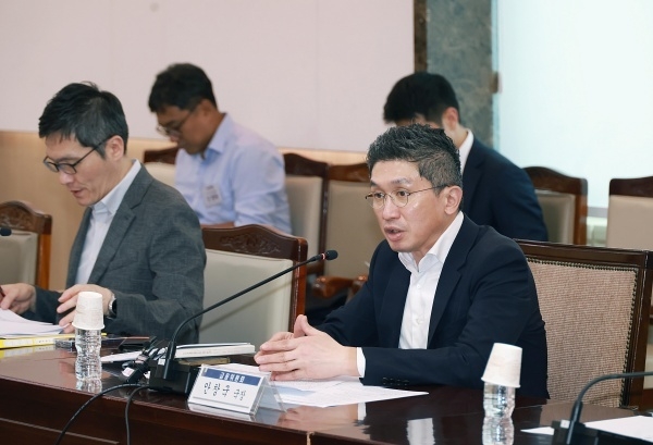 안창국 금융위원회 금융산업국장이 5일 광화문 정부서울청사에서 열린 실손전산시스템운영위원회를 주재하고 있다. 사진ㅣ금융위원회