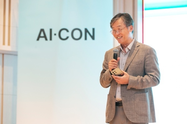 최우형 케이뱅크 은행장이 4일 본사에서 열린 'AI CON'에서 환영사하고 있다. 사진ㅣ케이뱅크