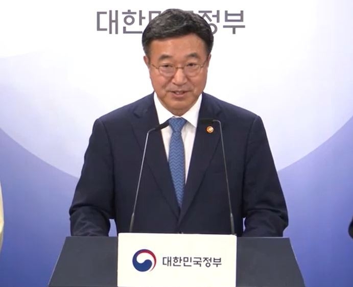 윤호중 행정안전부 장관이 7일 브리핑을 통해 이재명 정부의 첫 정부조직 개편안을 발표하고 있다. 사진|e브리핑 