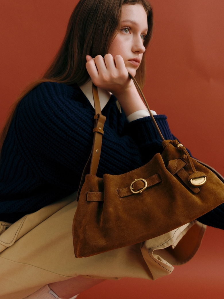LF 질스튜어트뉴욕 액세서리 25FW 스웨이드 백 화보. 이미지ㅣLF