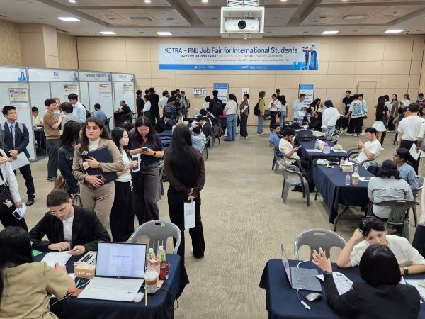 부산대-코트라 외국인 유학생 채용상담회 .사진ㅣ부산대학교