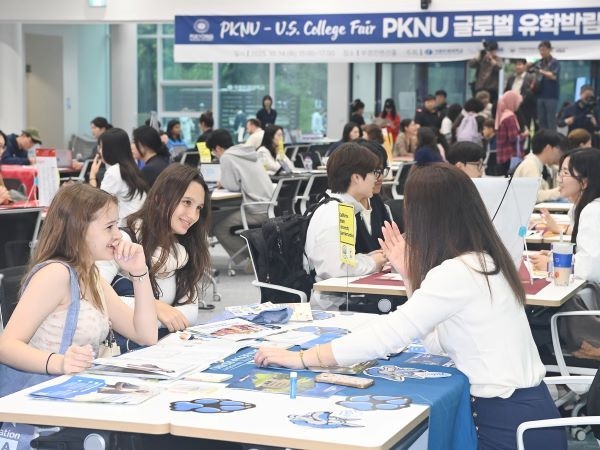 유학박람회 전경. 사진ㅣ국립부경대학교