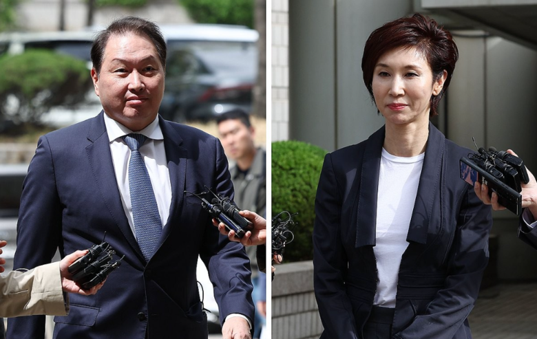 지난 4월 16일 오후 서울 서초구 서울고등법원에서 열린 이혼 소송 항소심 공판에 출석한 최태원 SK 회장과 노소영 아트센터 나비 관장. 사진ㅣ연합뉴스