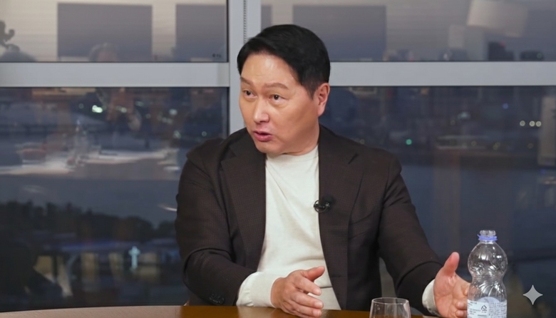 최태원 SK그룹 회장 겸 대한상공회의소 회장이 저성장 해법을 설명하고 있다. 사진|SK