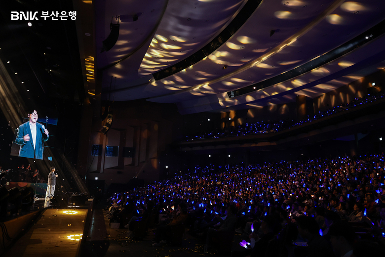 BNK부산은행, 창립 58주년 기념음악회 ‘콘서트 1025’ (가수 변진섭). 사진ㅣBNK부산은행 