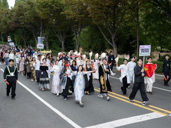 ‘PKNU G·Uni-Festa·Week’ 퍼레이드. 사진ㅣ국립부경대학교