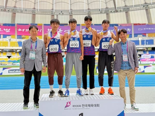 1600M릴레이 금메달-왼쪽 임시원(408). 사진ㅣ부산대학교 