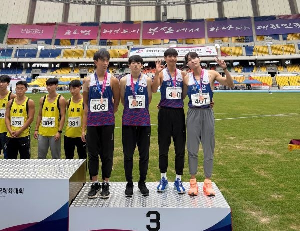 400M릴레이 동메달-왼쪽 첫 번째부터 임시원(408), 노호진(405), 오른쪽 이현우(407). 사진ㅣ부산대학교 