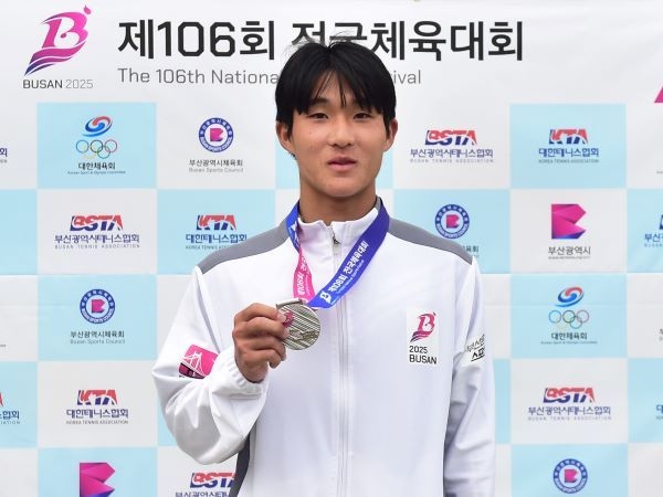 테니스 개인전 은메달-황효원. 사진ㅣ부산대학교 