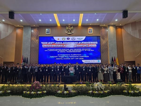 AMFUF 참여 주요 대학 대표자 등 전체 단체사진ㅣ국립한국해양대학교