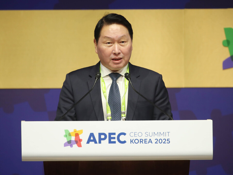 29일 오전 경주 예술의전당 화랑홀에서 '2025 APEC CEO 서밋' 개회사를 하고 있는 최태원 대한상의 회장. 사진ㅣ대한상공회의소