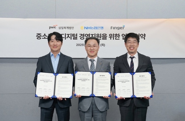 왼쪽부터 삼일회계법인 이승호 금융부문대표, NH농협은행 엄을용 기업금융부문 부행장, 핑거 안인주 대표이사. 사진ㅣNH농협은행