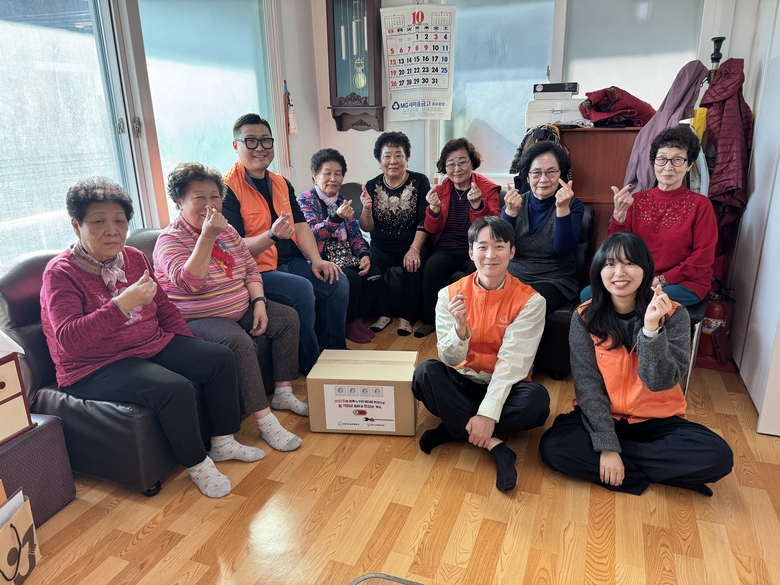 ㈜한화는 지난 10월 30일 서울특별시 종로구의회로부터 지역사회 내 복지기여에 대한 공로를 인정받아 표창장(구의장상)을 받았다. 사진ㅣ(주)한화