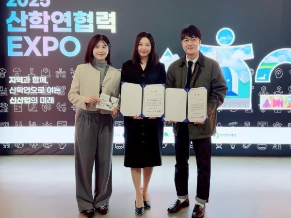 부산외대. ‘2025년 지역대학-소상공인·지역상권 활성화 우수사례 경진대회’, ‘지역혁신 우수사례 경진대회 : 범부처 연계분야’에서 각각 우수상을 수상. 사진ㅣ부산외국어대학교 