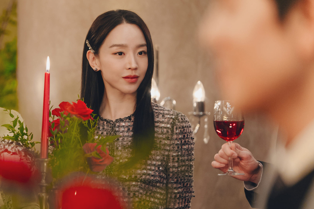 넷플릭스 드라마 '레이디 두아'의 여자 주인공 사라킴(신혜선 분) 사진|넷플릭스