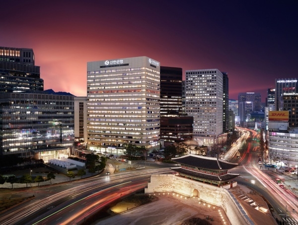 신한은행 '장기간부 도약적금' 판매중...군전용 신용대출금리도 인하 - 뉴스 썸네일 이미지