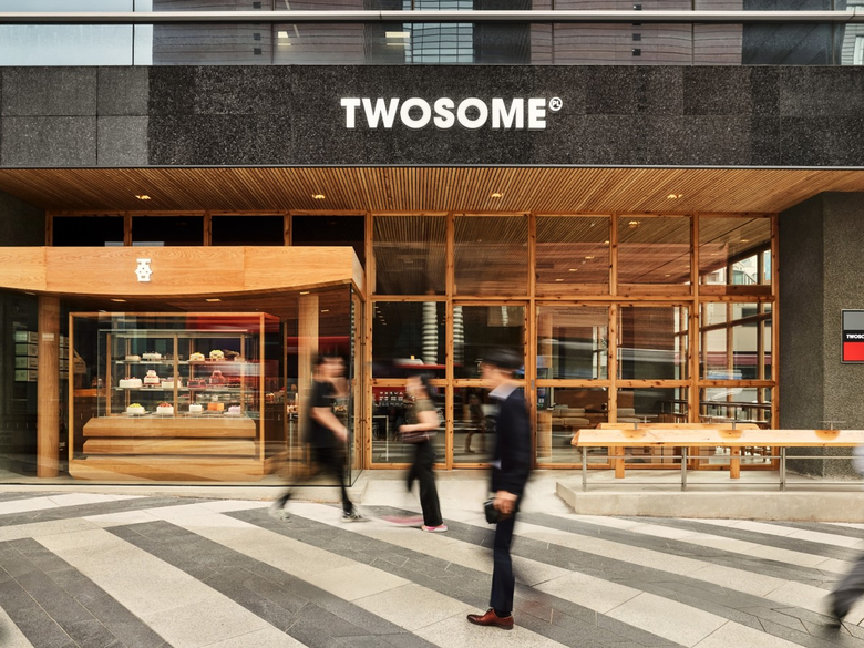 [2025 연간실적] 투썸플레이스, 소비자 매출 첫 1조 돌파 - 뉴스 썸네일 이미지